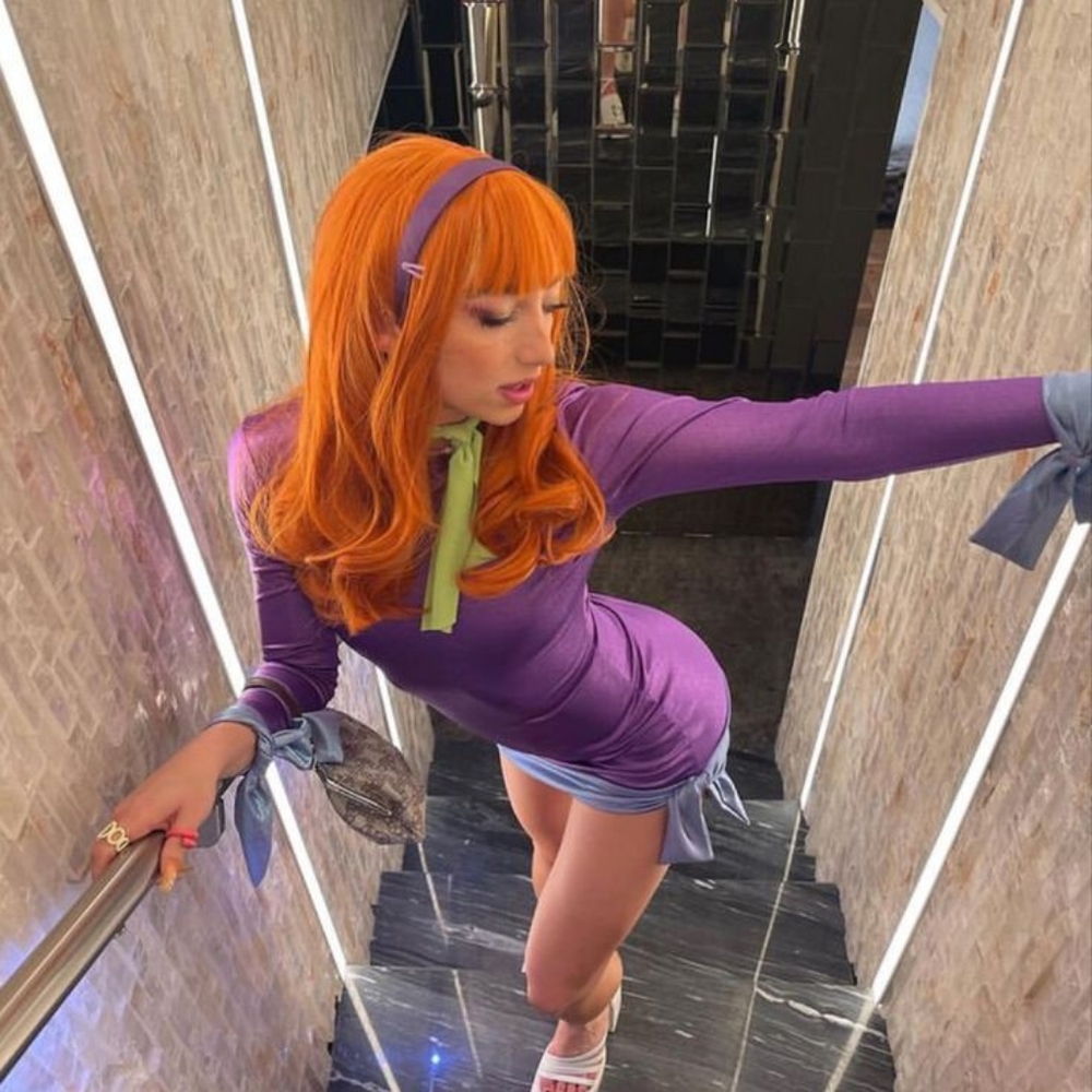 Meet your Posher, Emily Nylons!